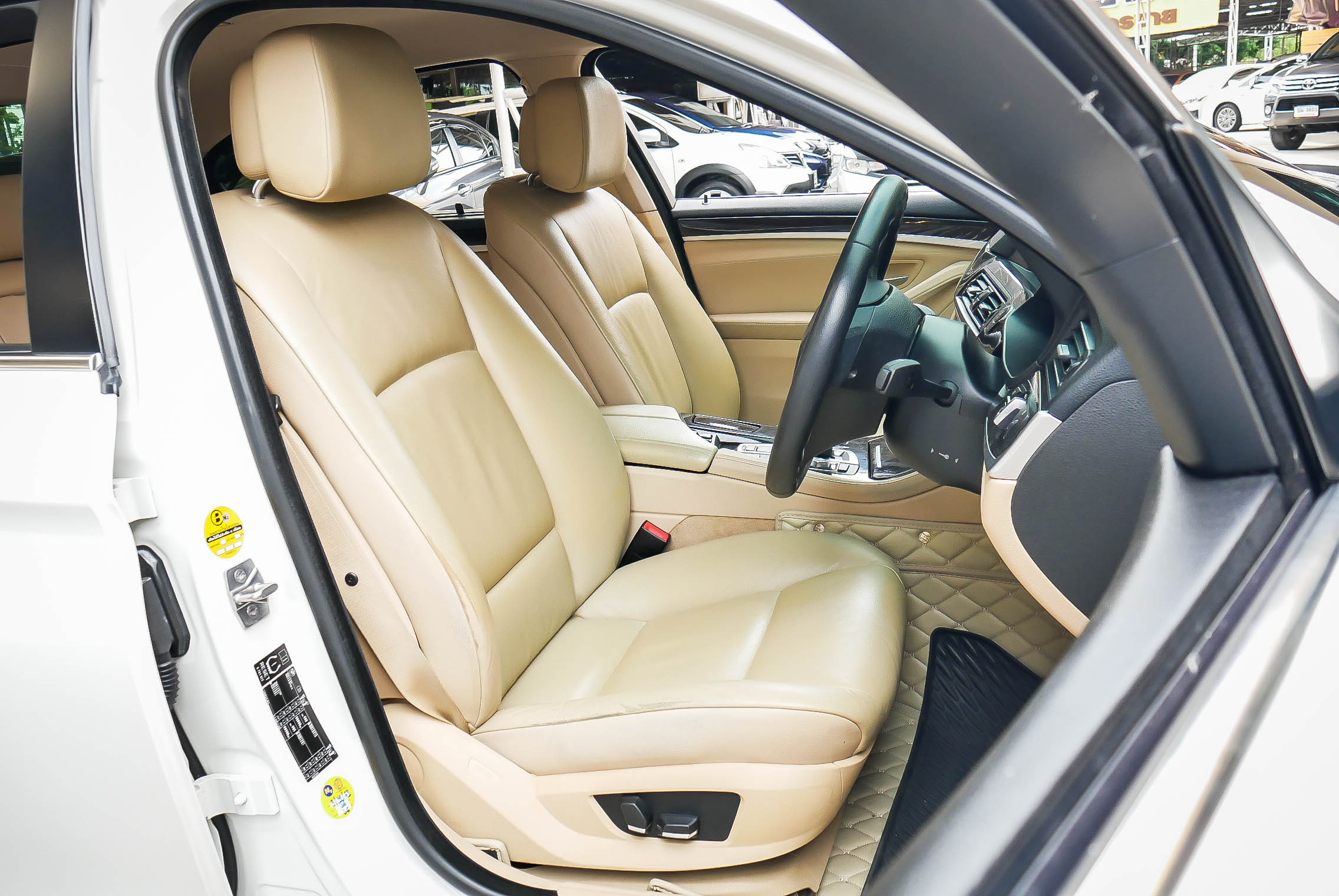 BMW 520I F10 2.0 AT ปี 2012 สีขาว (รูปที่ 6)