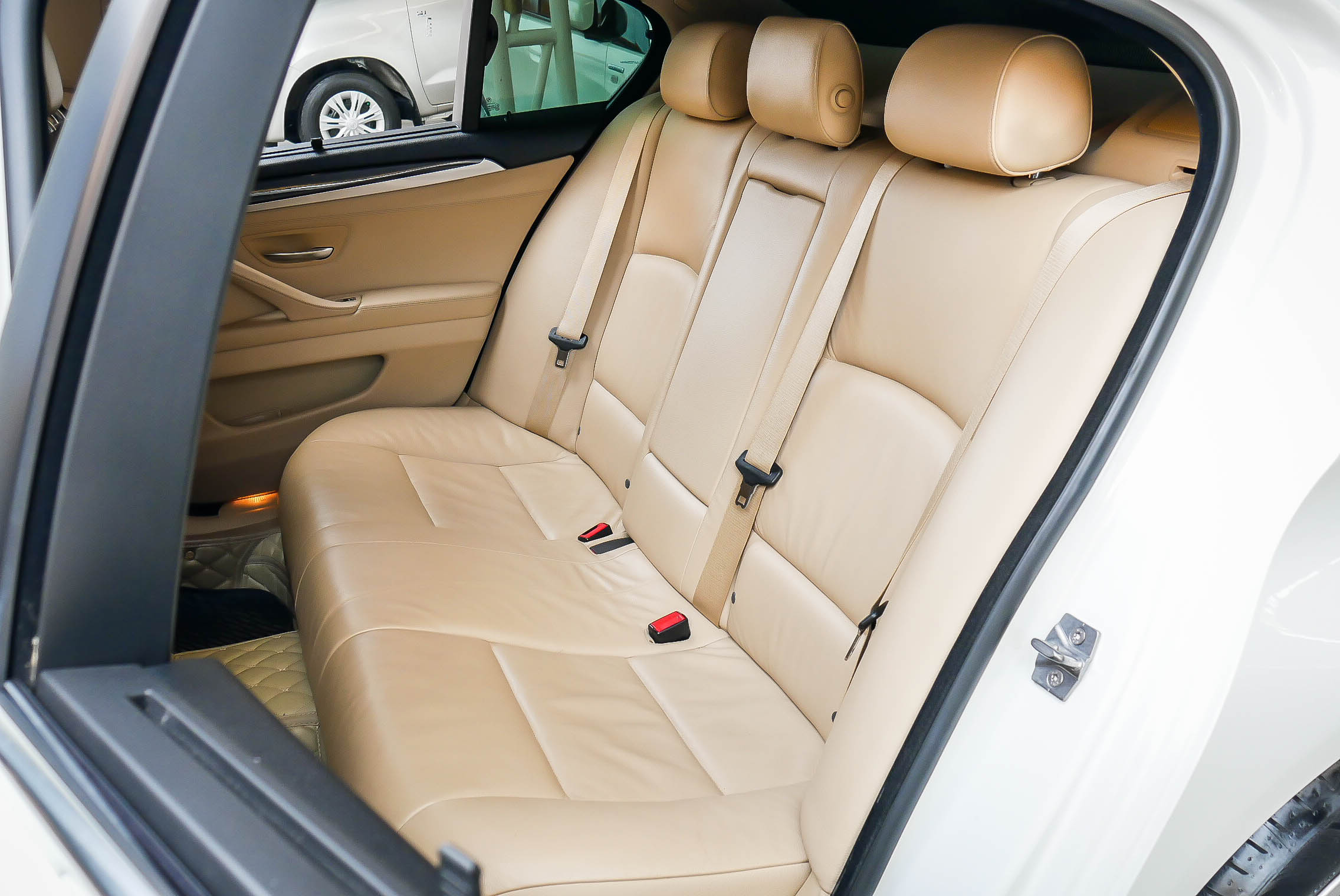 BMW 520I F10 2.0 AT ปี 2012 สีขาว (รูปที่ 16)