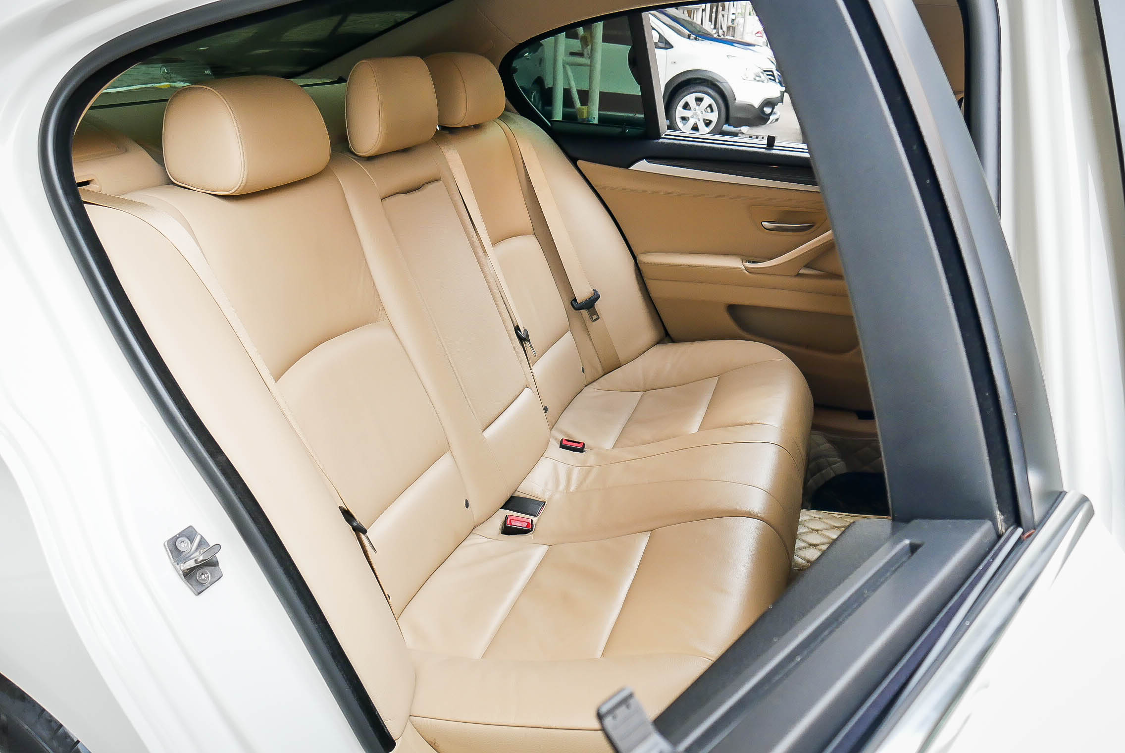 BMW 520I F10 2.0 AT ปี 2012 สีขาว (รูปที่ 13)