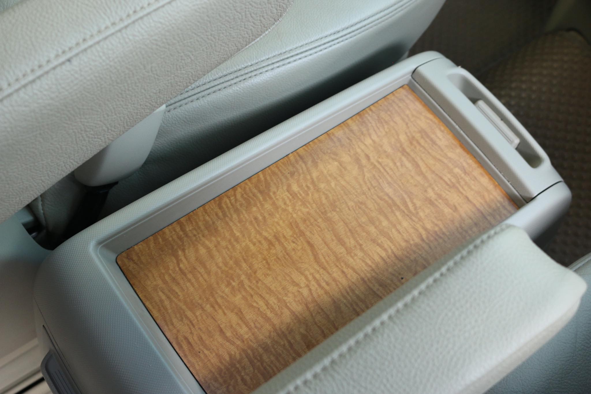 Toyota Estima ปี 2010 สีขาว (รูปที่ 18)