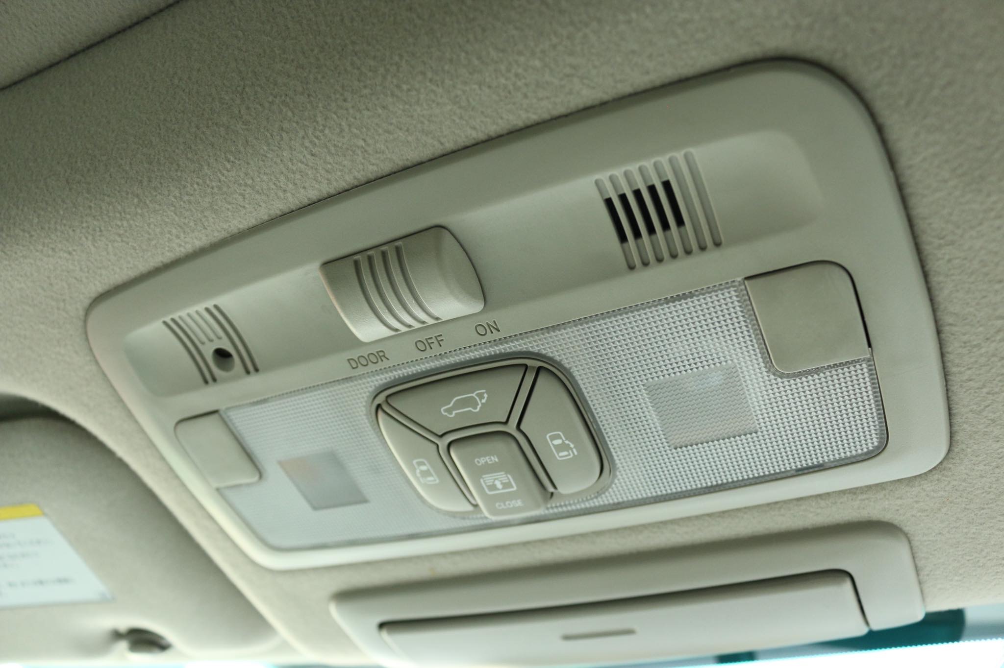 Toyota Estima ปี 2010 สีขาว (รูปที่ 21)