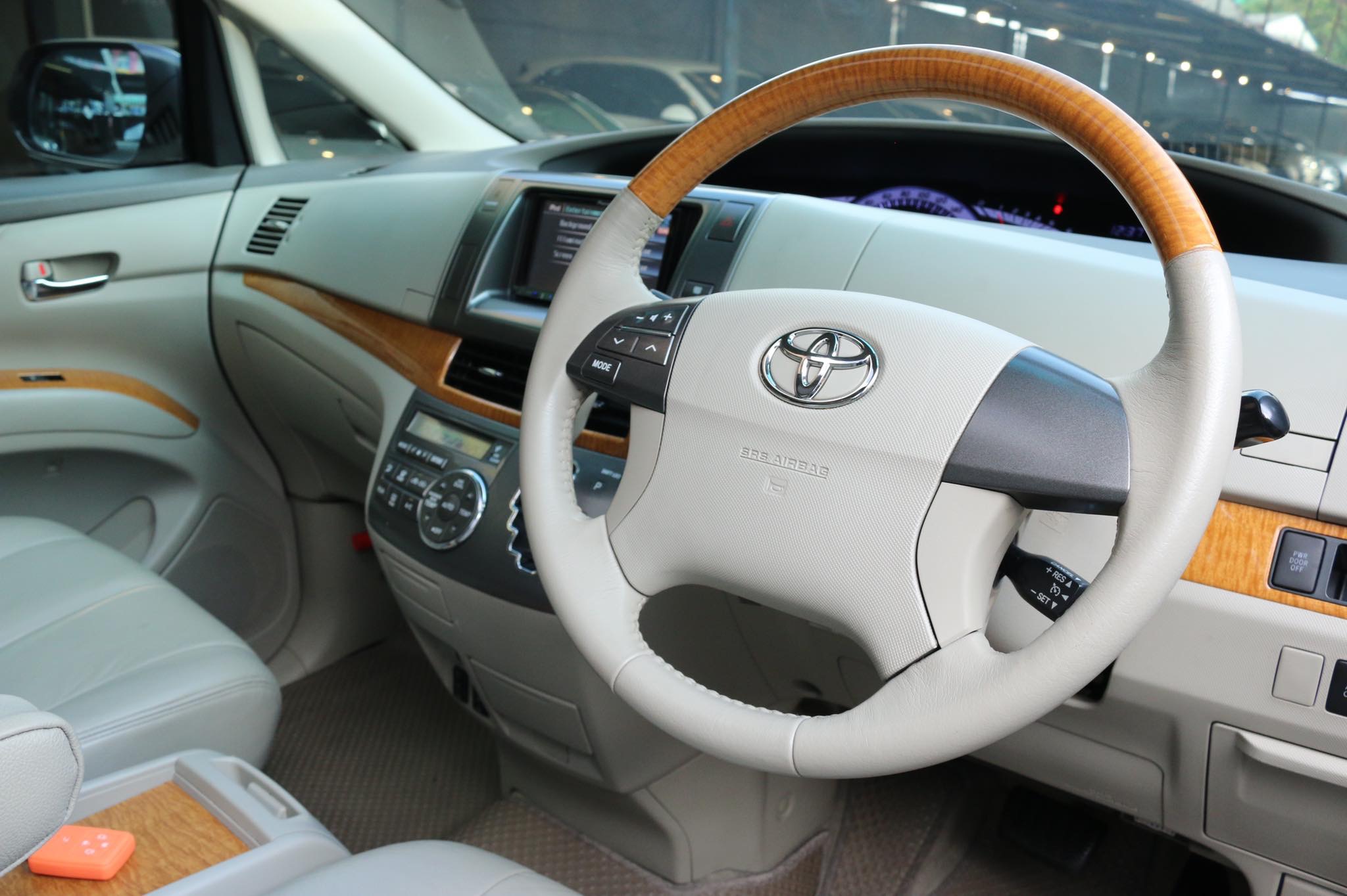 Toyota Estima ปี 2010 สีขาว (รูปที่ 6)