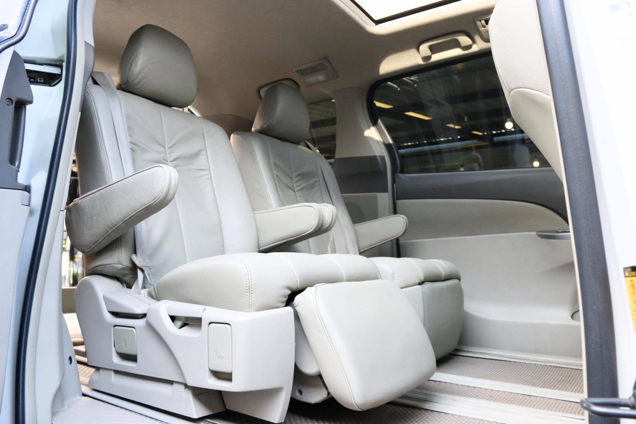 Toyota Estima ปี 2010 สีขาว (รูปที่ 10)