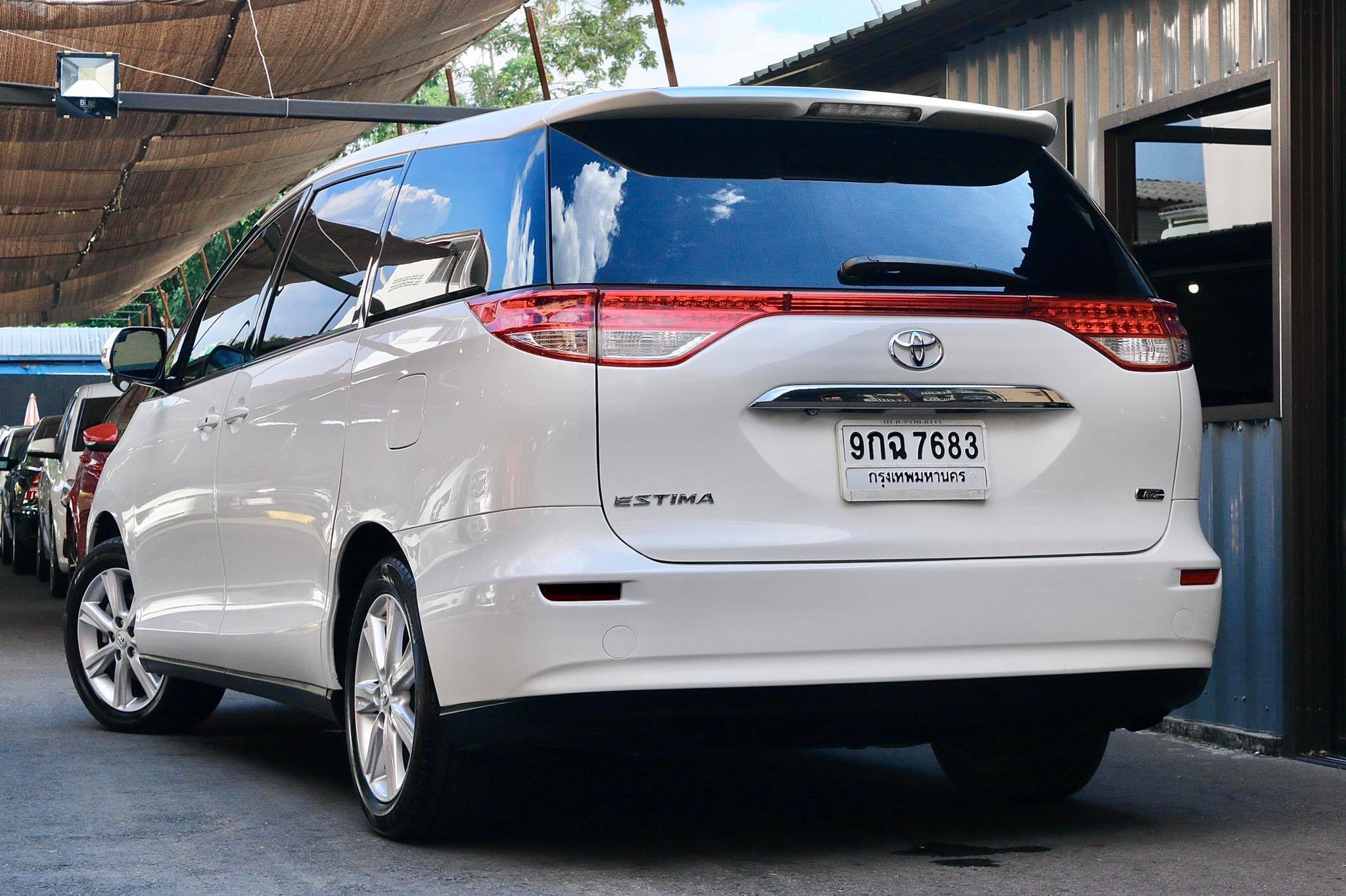 Toyota Estima ปี 2010 สีขาว (รูปที่ 4)