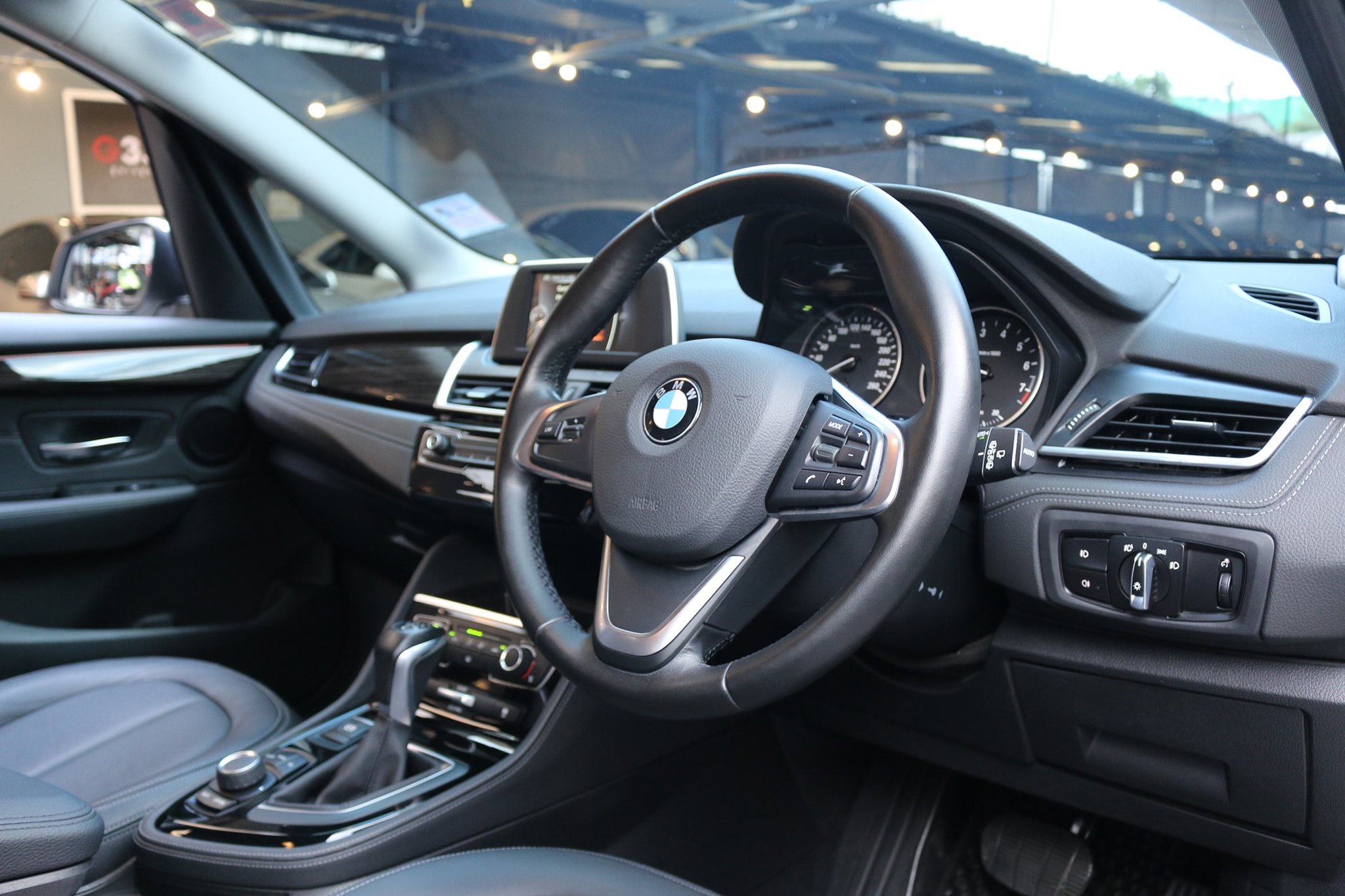 BMW 2 Series F46 Gran Tourer 218i ปี 2016 สีขาว (รูปที่ 11)