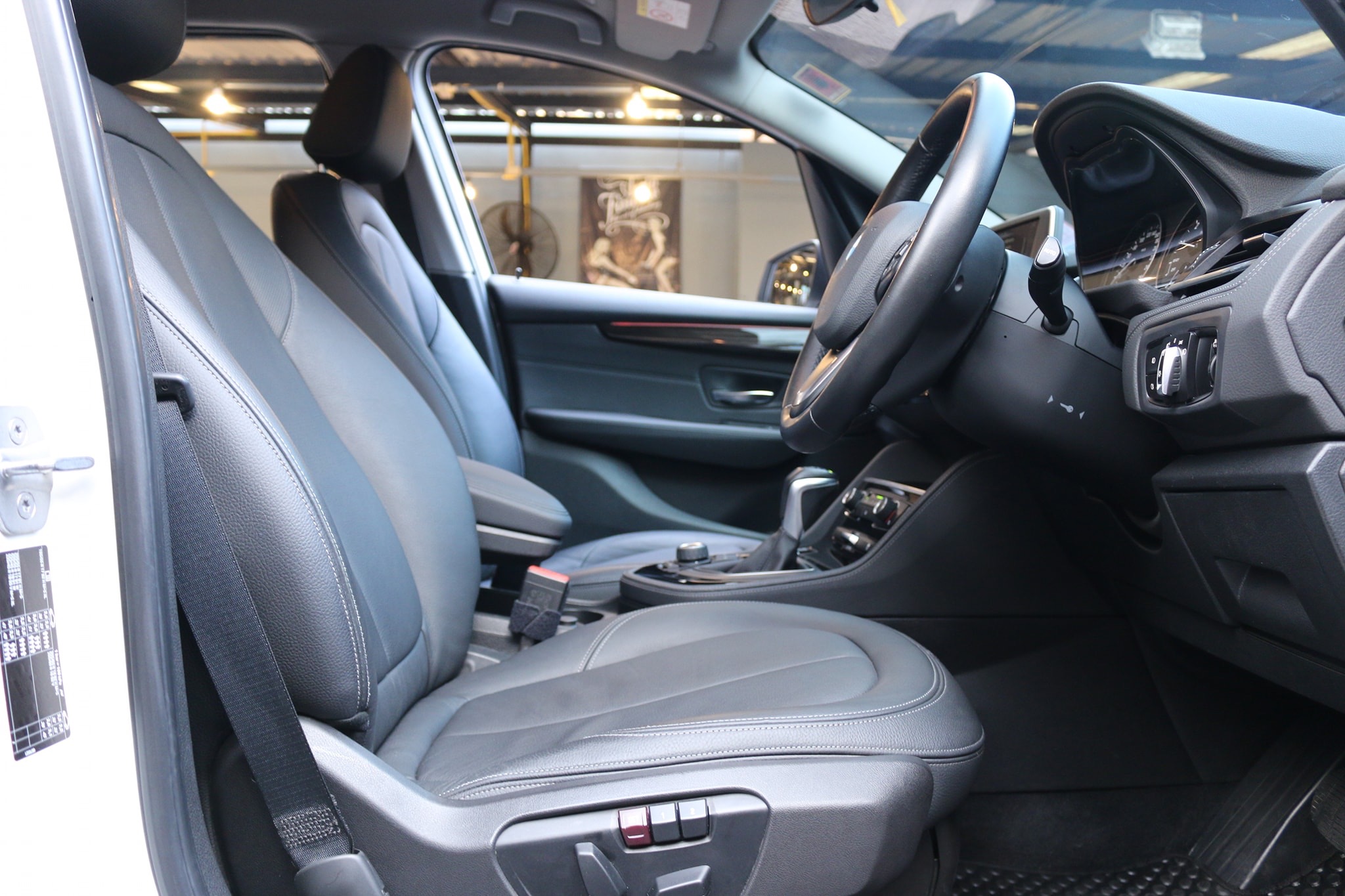 BMW 2 Series F46 Gran Tourer 218i ปี 2016 สีขาว (รูปที่ 10)