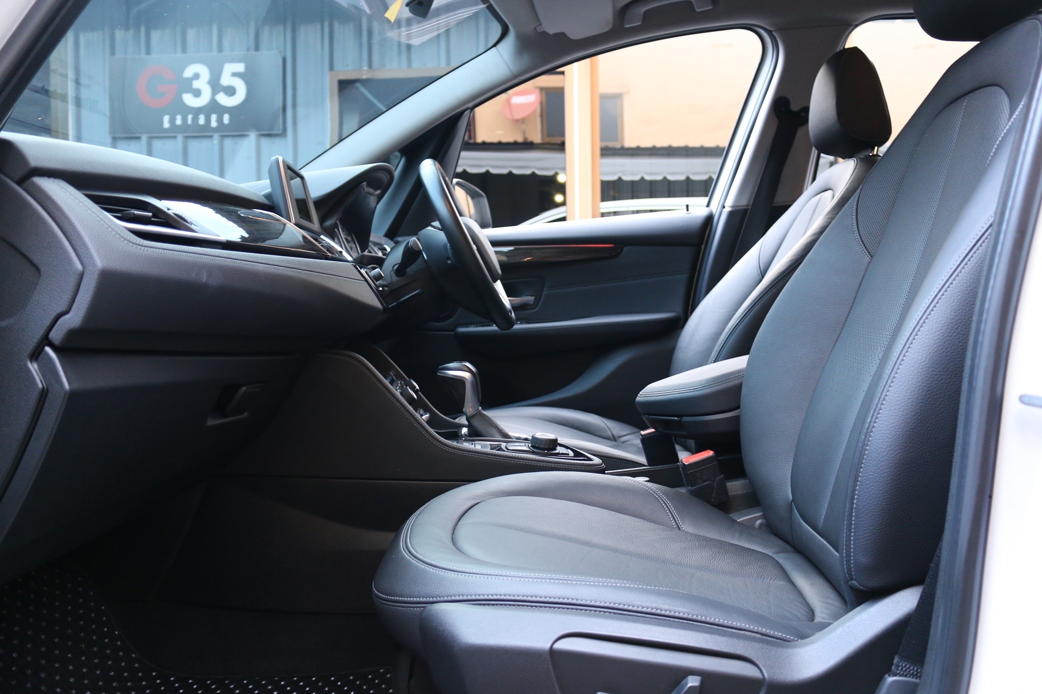 BMW 2 Series F46 Gran Tourer 218i ปี 2016 สีขาว (รูปที่ 12)