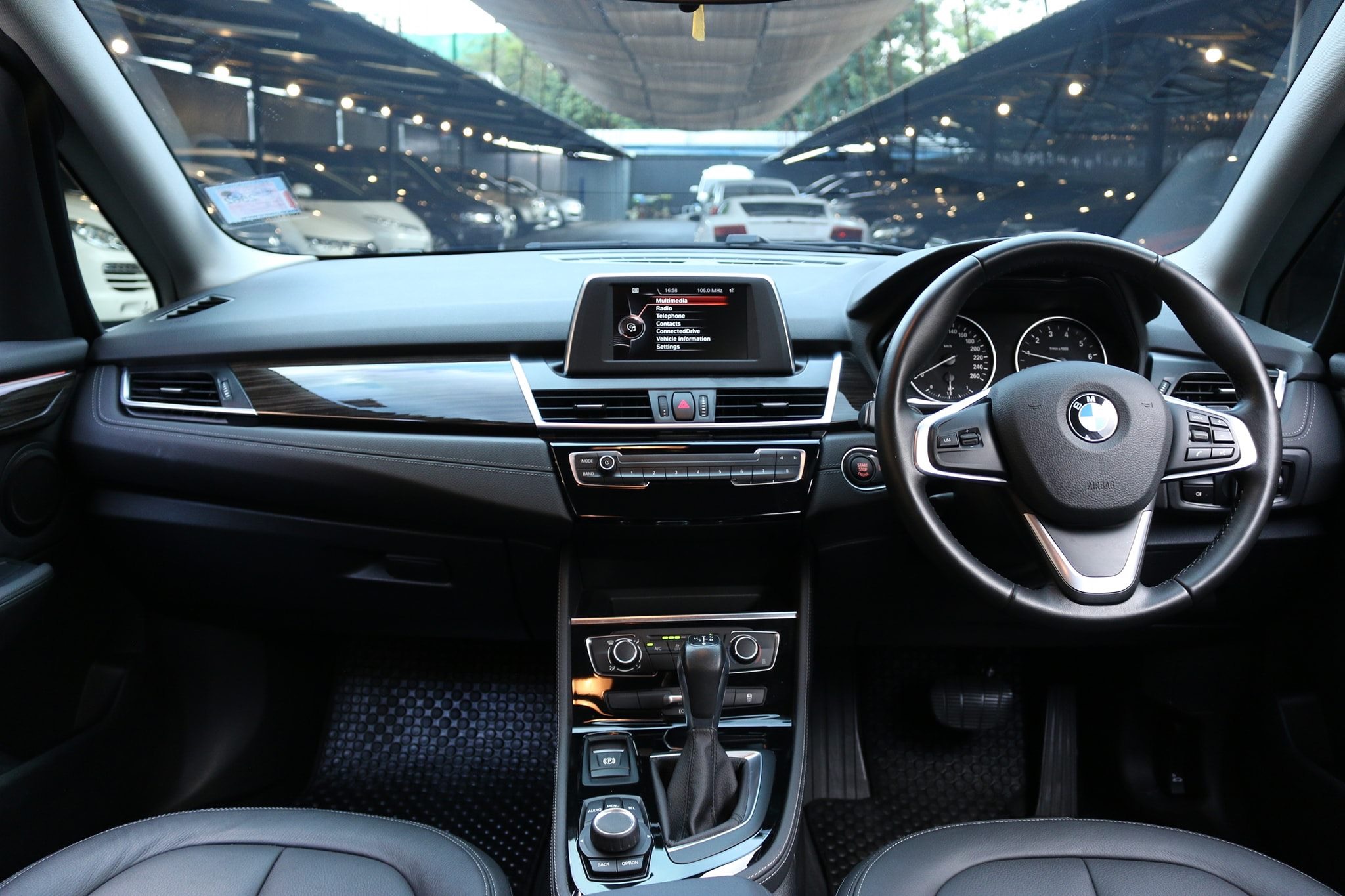 BMW 2 Series F46 Gran Tourer 218i ปี 2016 สีขาว (รูปที่ 8)
