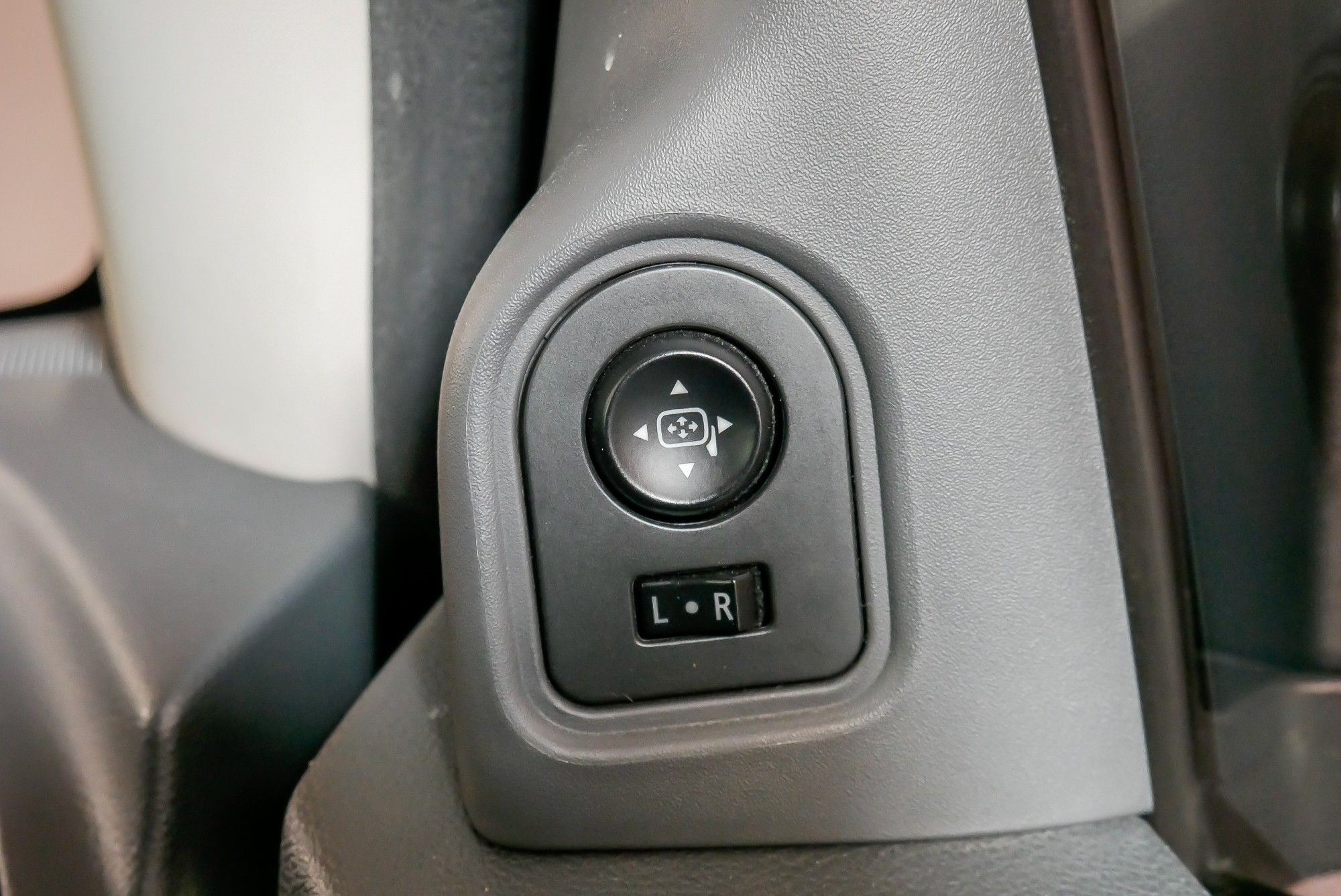 Chevrolet Colorado Gen2 ปี 2014 สีดำ (รูปที่ 6)