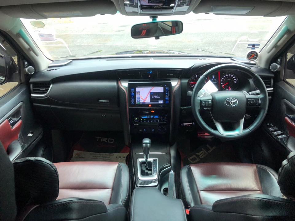 Toyota Fortuner GEN 2 ปี 2016 สีดำ (รูปที่ 6)
