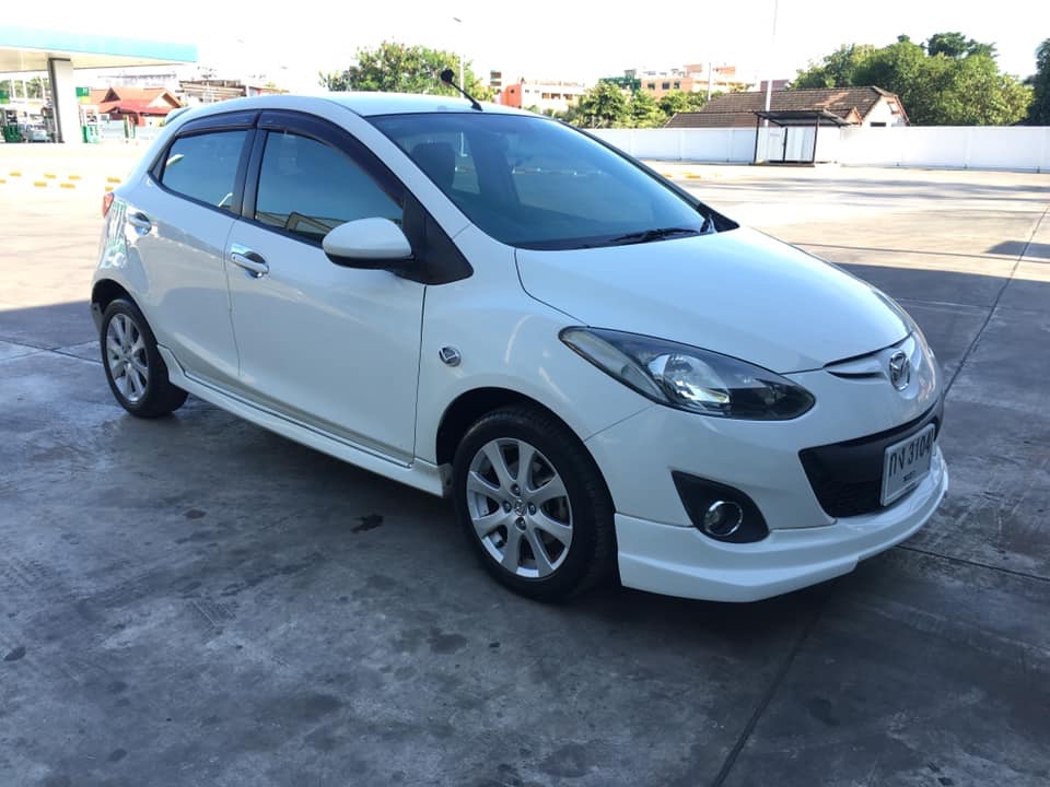 Mazda 2 Sports (5 ประตู) ปี 2012 สีขาว (รูปที่ 2)