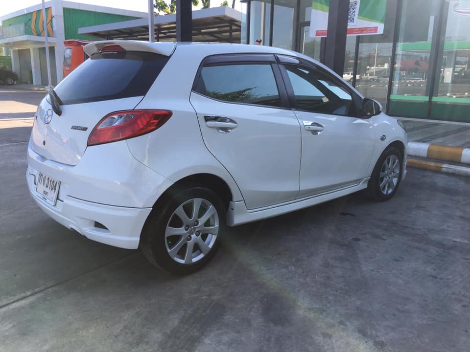 Mazda 2 Sports (5 ประตู) ปี 2012 สีขาว (รูปที่ 6)