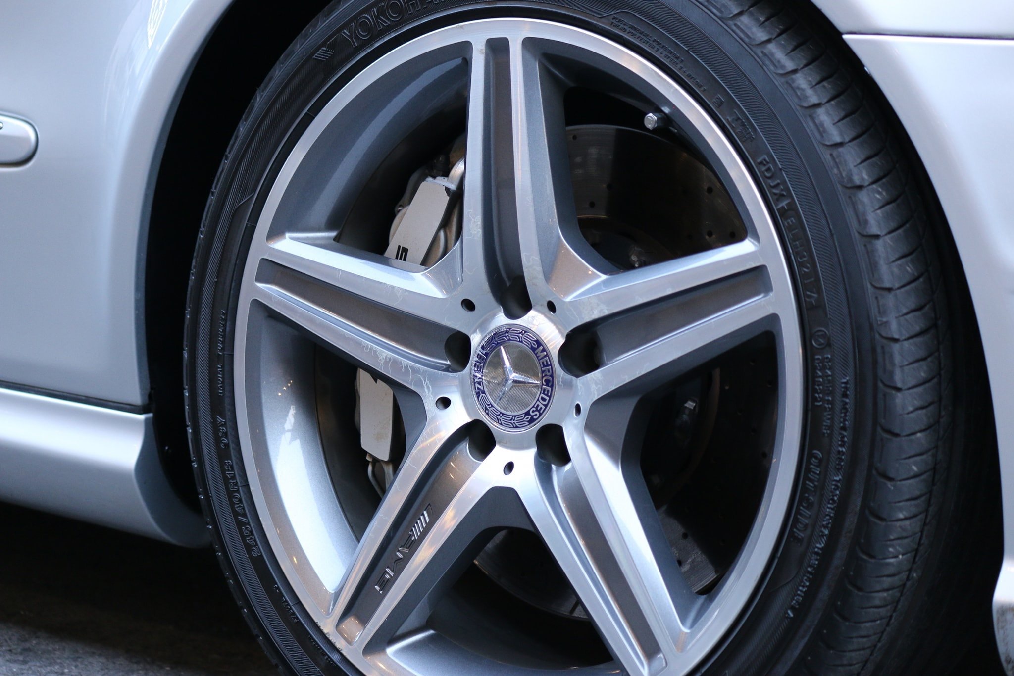 Mercedes-Benz E-Class W211 E63 AMG ปี 2003 สีเงิน (รูปที่ 9)