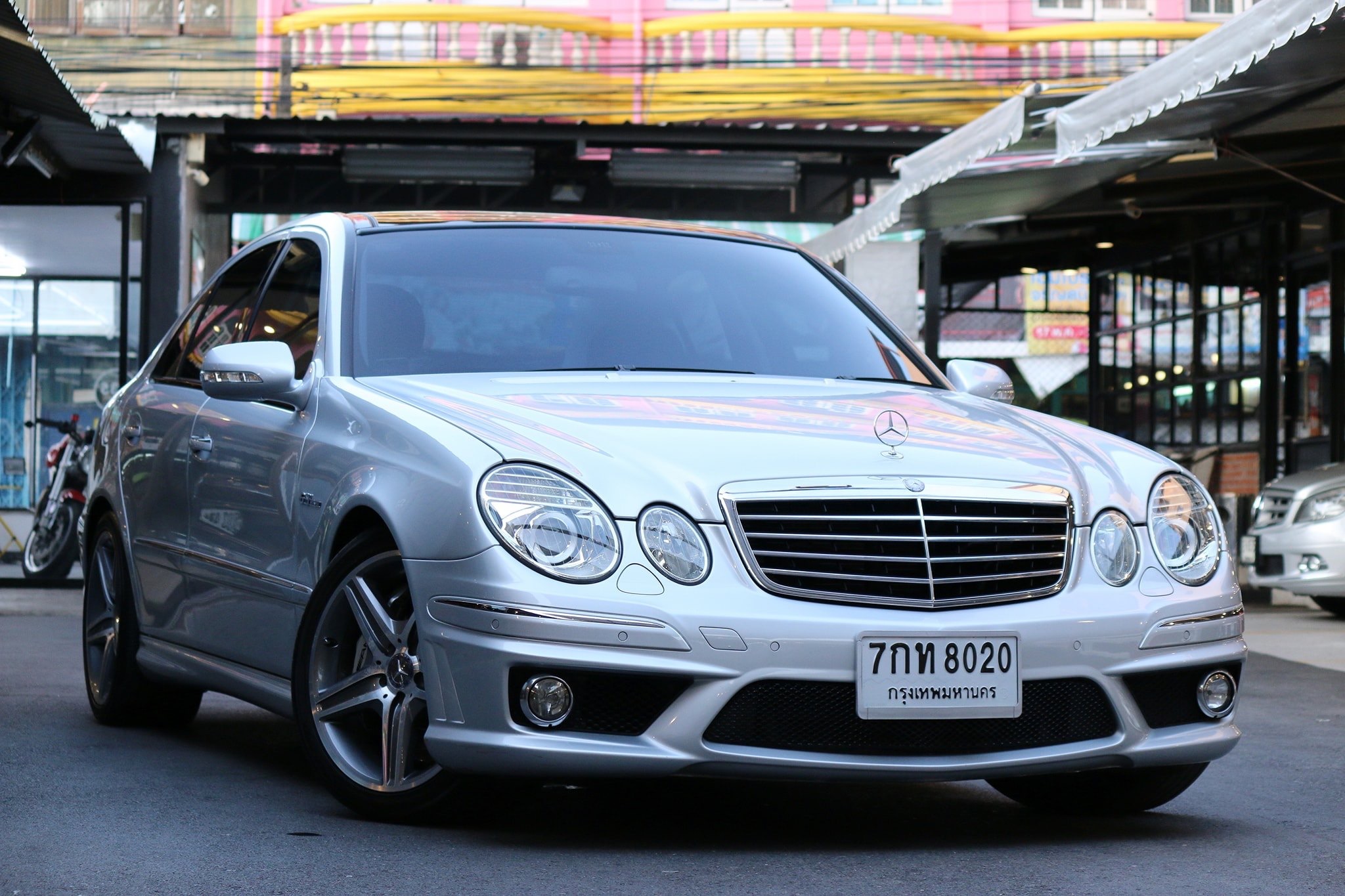 Mercedes-Benz E-Class W211 E63 AMG ปี 2003 สีเงิน (รูปที่ 2)