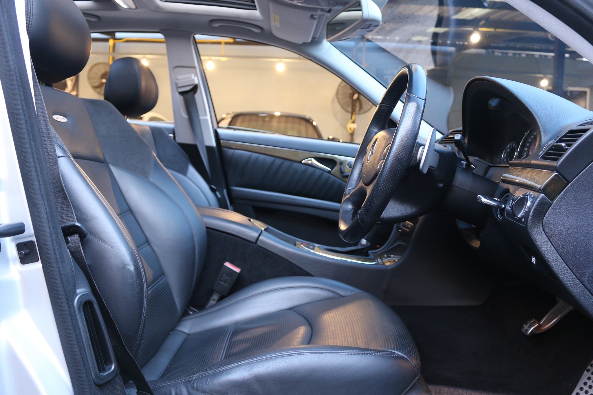Mercedes-Benz E-Class W211 E63 AMG ปี 2003 สีเงิน (รูปที่ 10)
