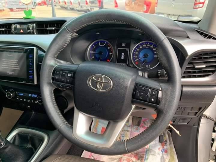 Toyota Hilux Revo Prerunner (Cab) ปี 2015 สีขาว (รูปที่ 6)