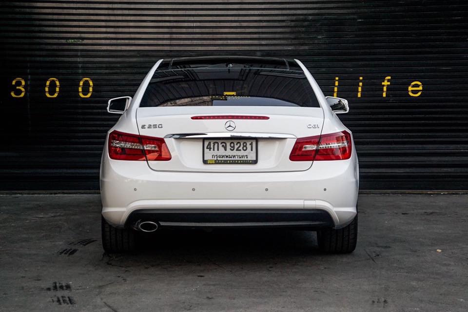 Mercedes-Benz E-Class C207 E250 ปี 2011 สีขาว (รูปที่ 4)