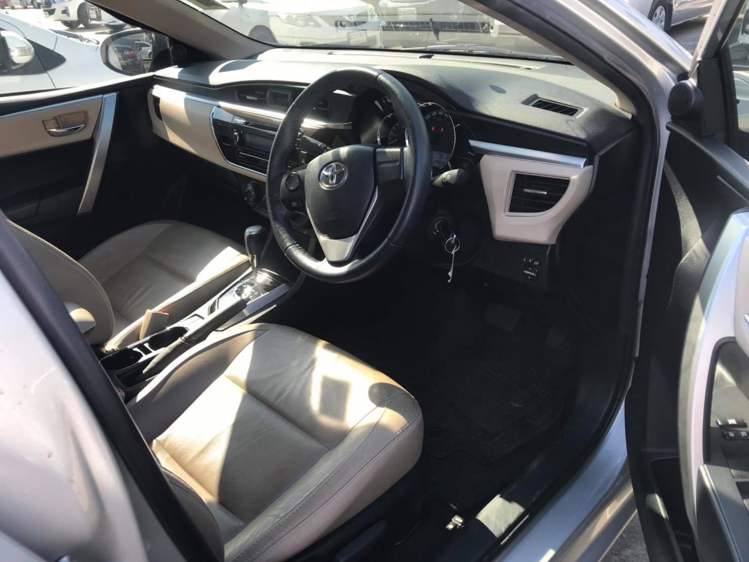 Toyota Corolla Altis โฉม 14-16 ปี 2014 สีเงิน (รูปที่ 12)