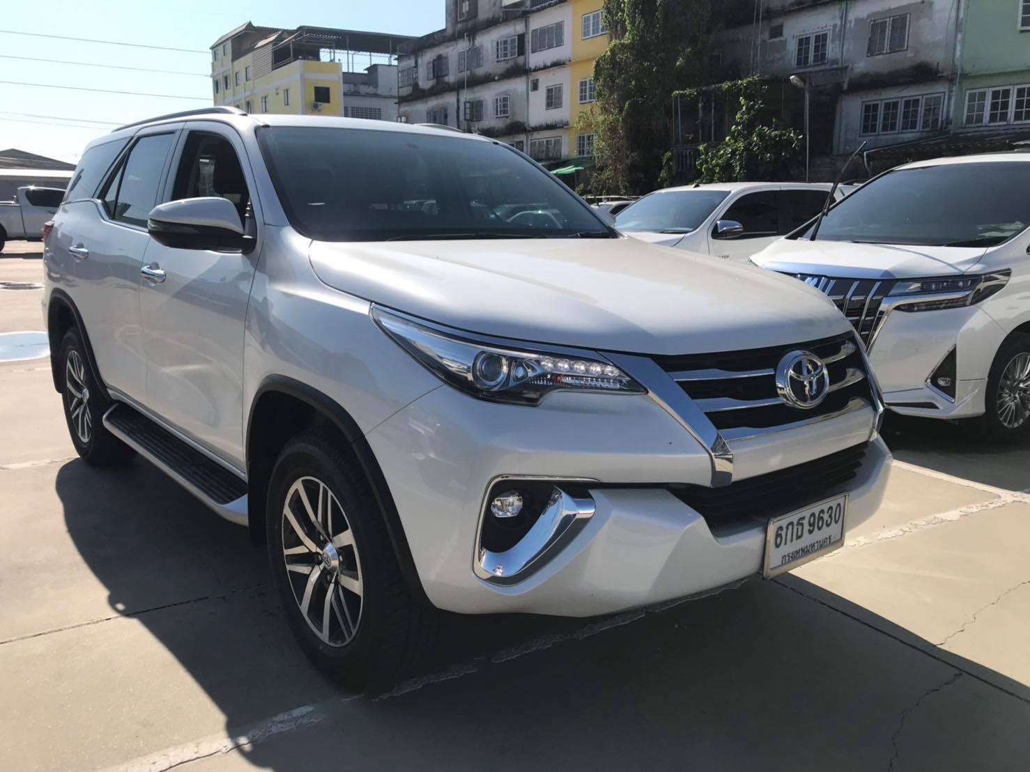 Toyota Fortuner GEN 2 ปี 2017 สีขาว