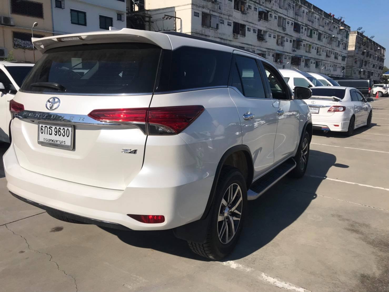 Toyota Fortuner GEN 2 ปี 2017 สีขาว