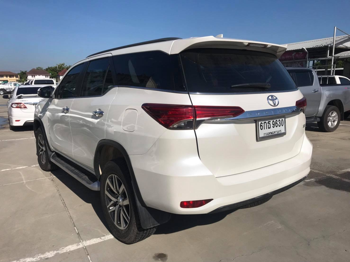 Toyota Fortuner GEN 2 ปี 2017 สีขาว