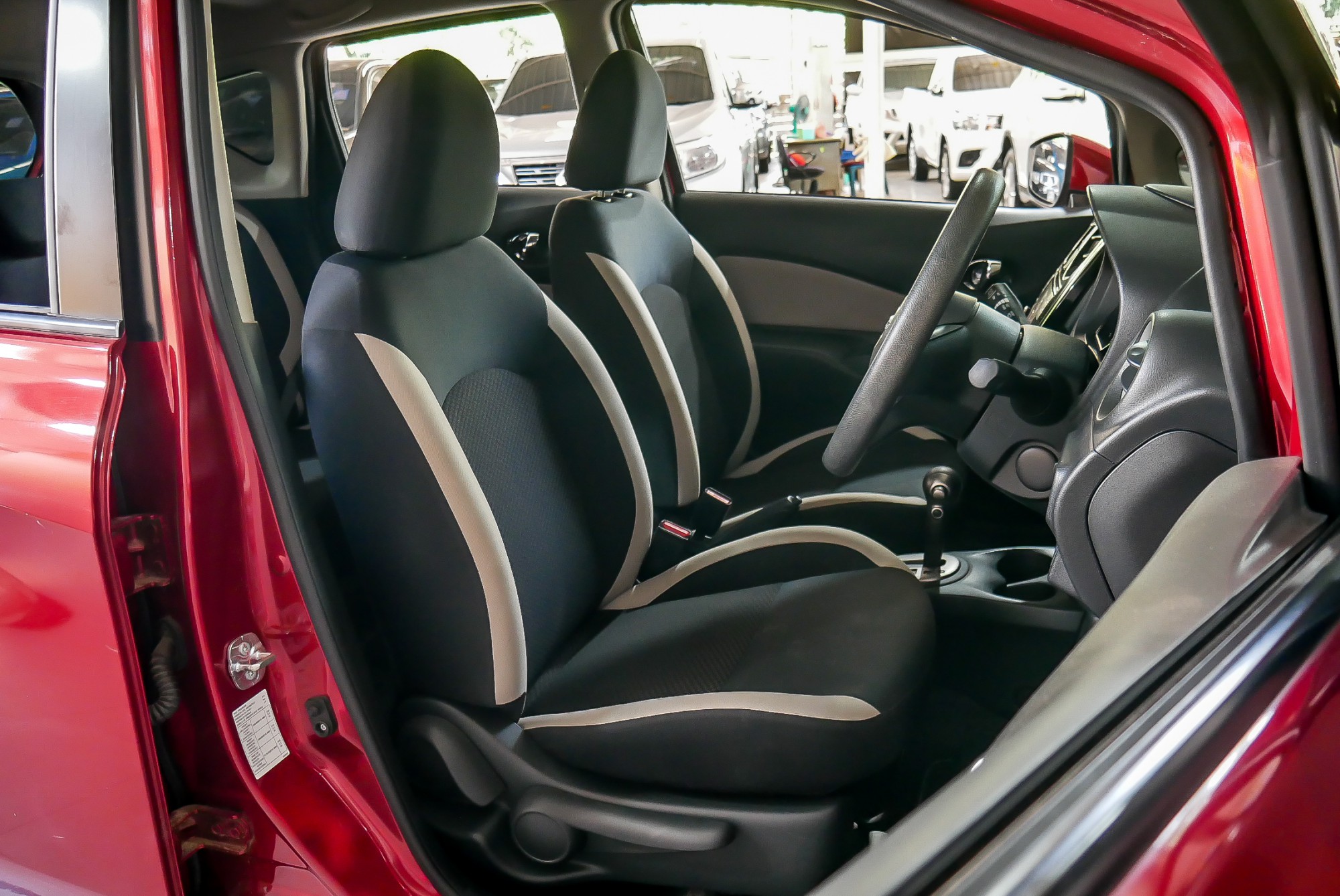 NISSAN NOTE 1.2 V ปี 2018 สีแดง (รูปที่ 8)