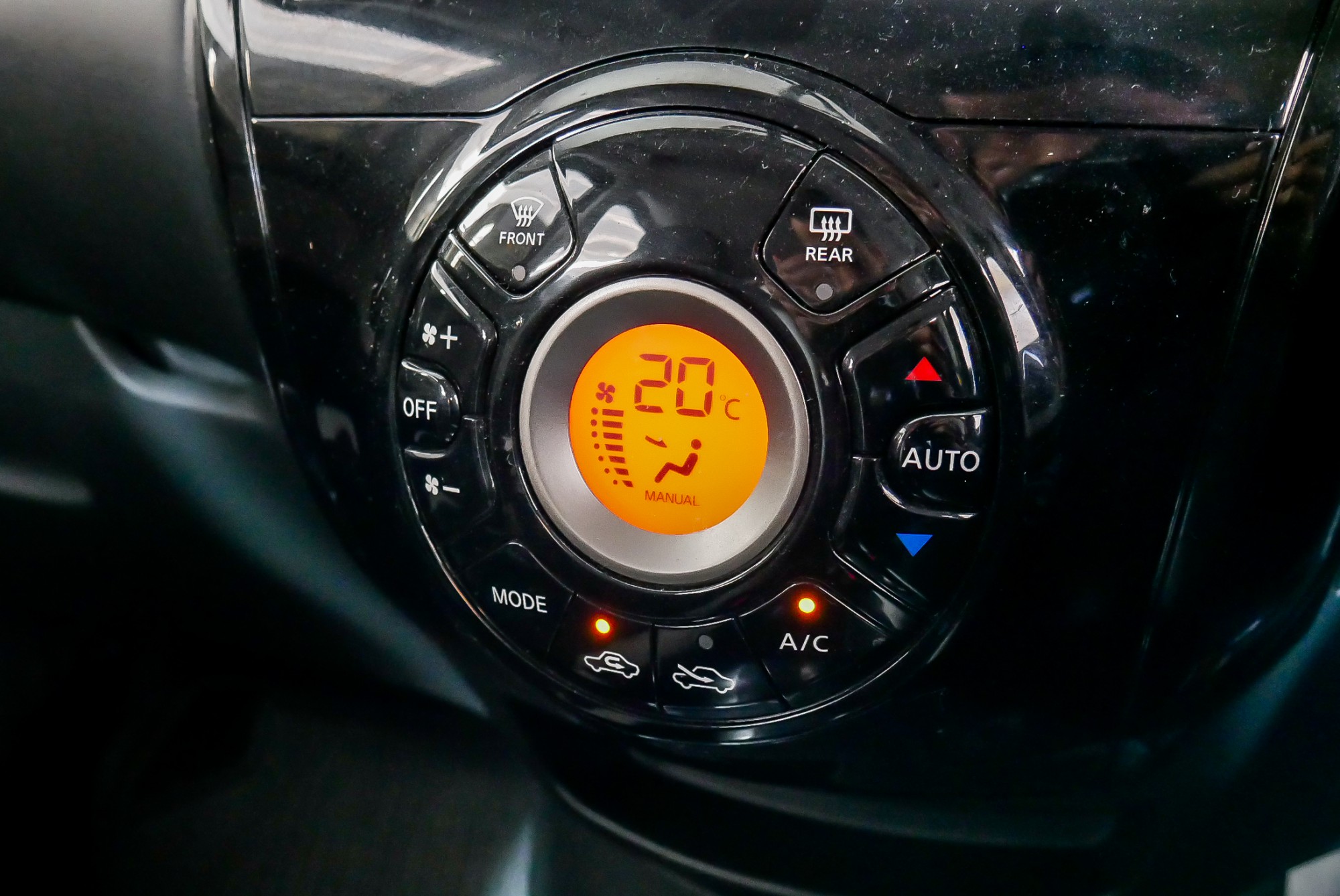 NISSAN NOTE 1.2 V ปี 2018 สีแดง (รูปที่ 13)