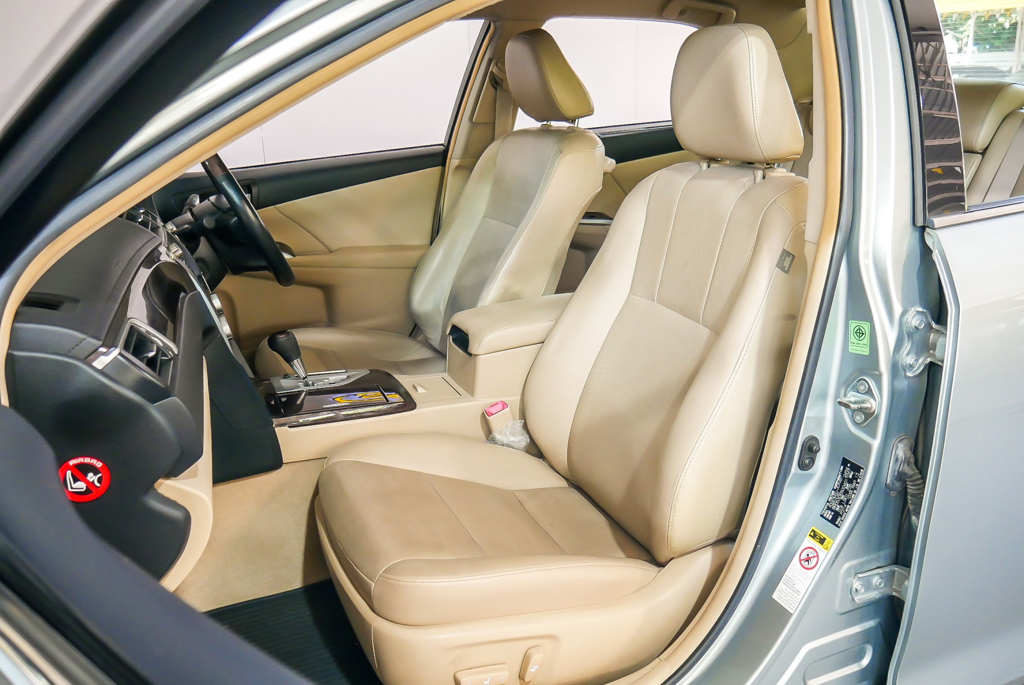 TOYOTA CAMRY 2.5 HV NAVI MINOR CHANGE ปี 2013 สีเทา (รูปที่ 7)