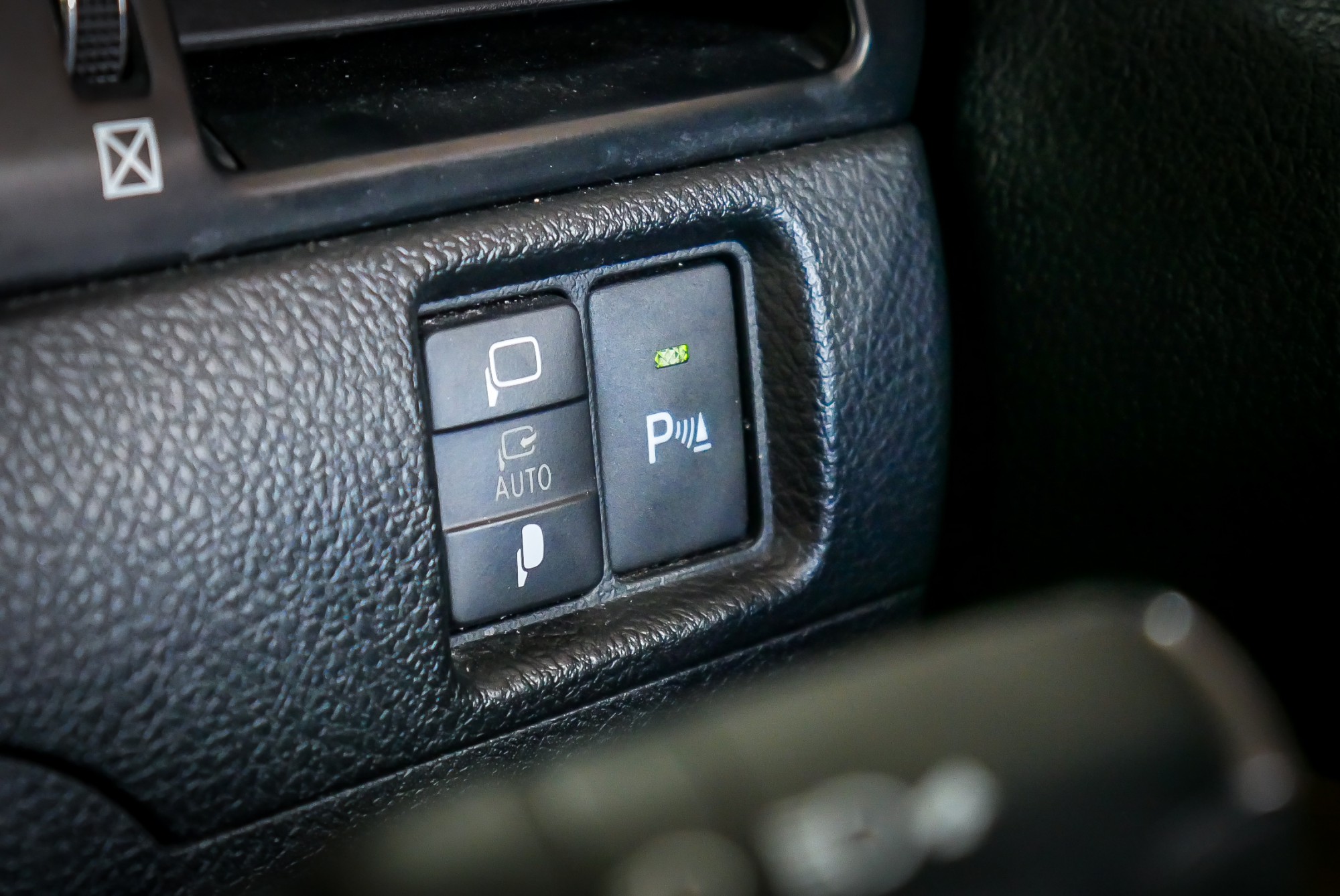 TOYOTA CAMRY 2.5 HV NAVI MINOR CHANGE ปี 2013 สีเทา (รูปที่ 8)
