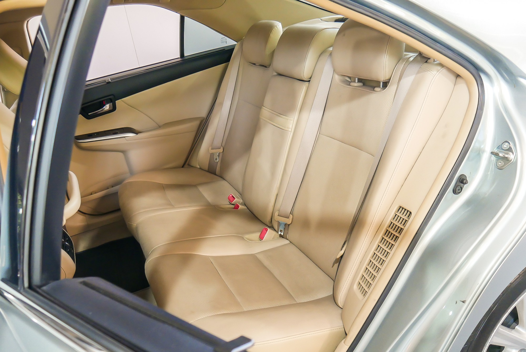 TOYOTA CAMRY 2.5 HV NAVI MINOR CHANGE ปี 2013 สีเทา (รูปที่ 19)