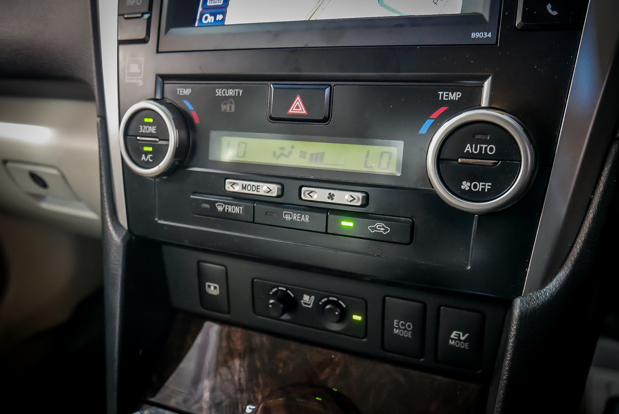 TOYOTA CAMRY 2.5 HV NAVI MINOR CHANGE ปี 2013 สีเทา (รูปที่ 10)