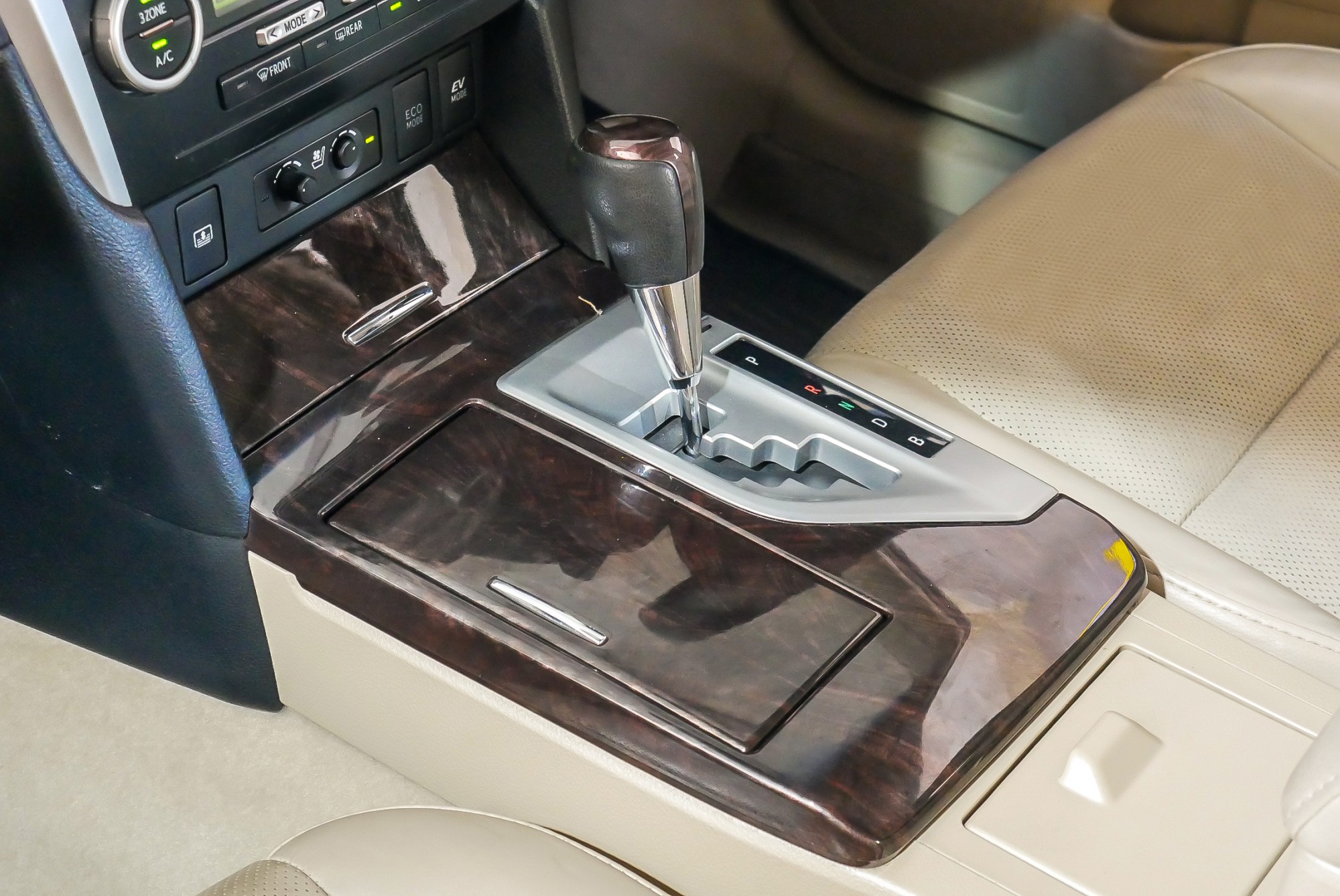 TOYOTA CAMRY 2.5 HV NAVI MINOR CHANGE ปี 2013 สีเทา (รูปที่ 15)