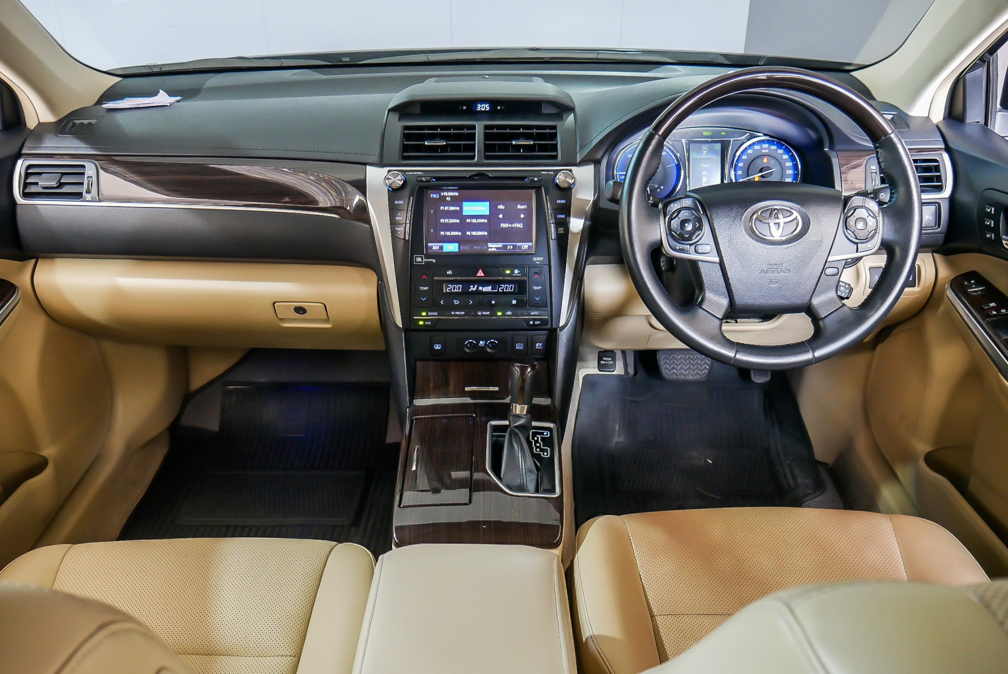 TOYOTA CAMRY 2.5 HV PREMIUM AT ปี 2016 สีดำ (รูปที่ 6)