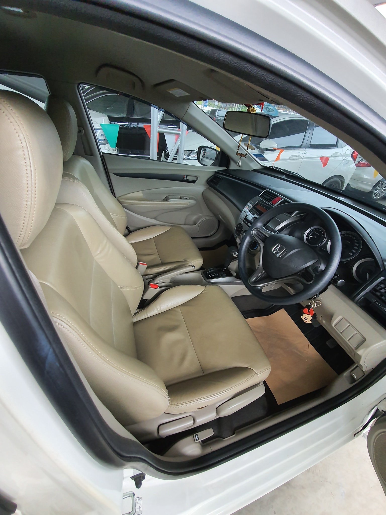 Honda City ปี 2012 สีขาว (รูปที่ 4)
