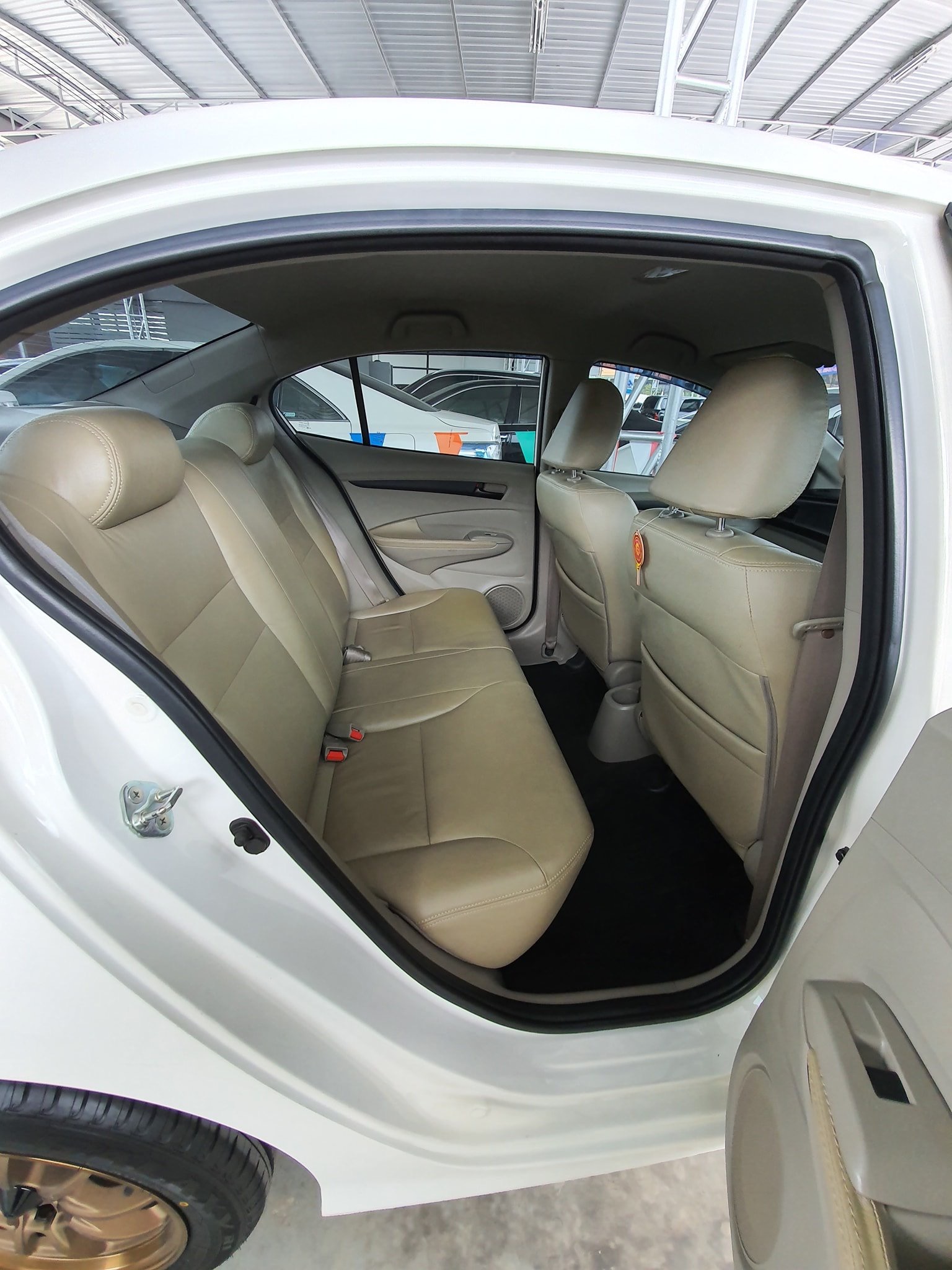 Honda City ปี 2012 สีขาว (รูปที่ 5)