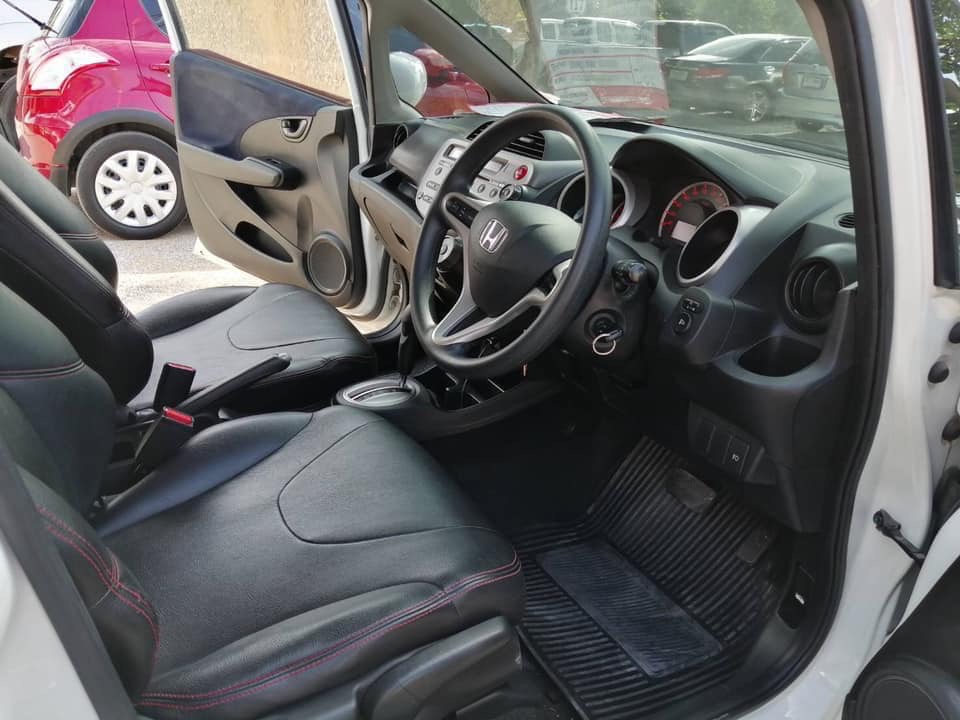 Honda Jazz GE ปี 2013 สีขาว (รูปที่ 5)