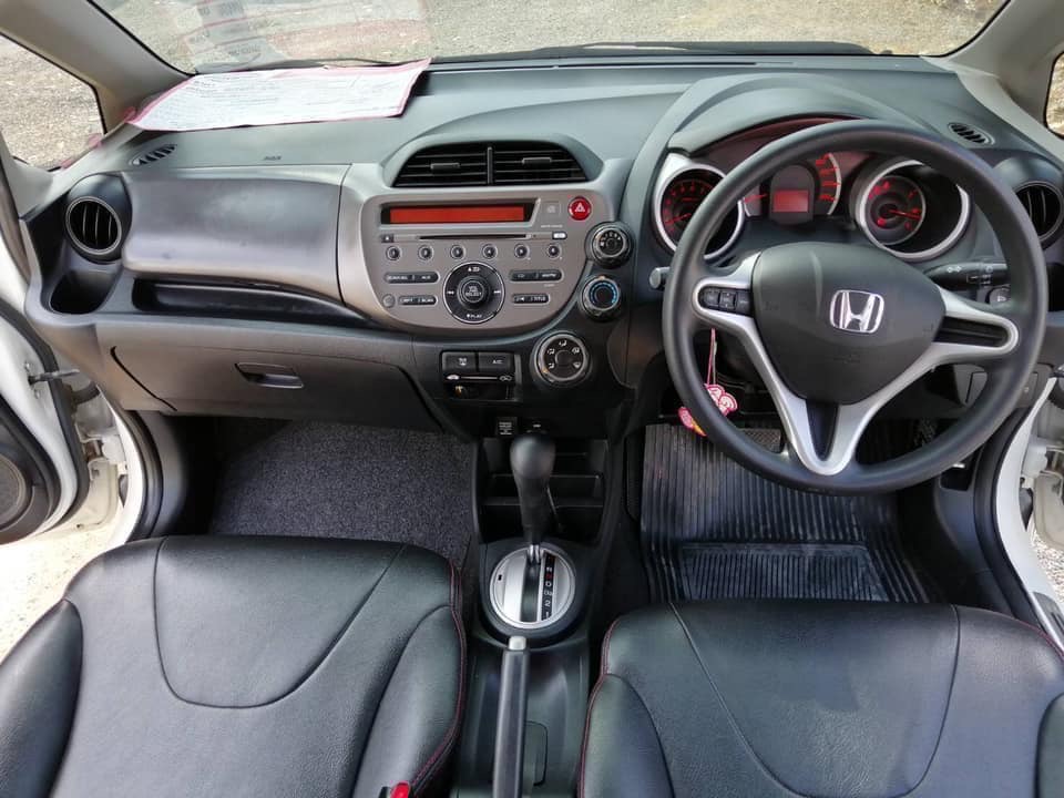 Honda Jazz GE ปี 2013 สีขาว (รูปที่ 6)