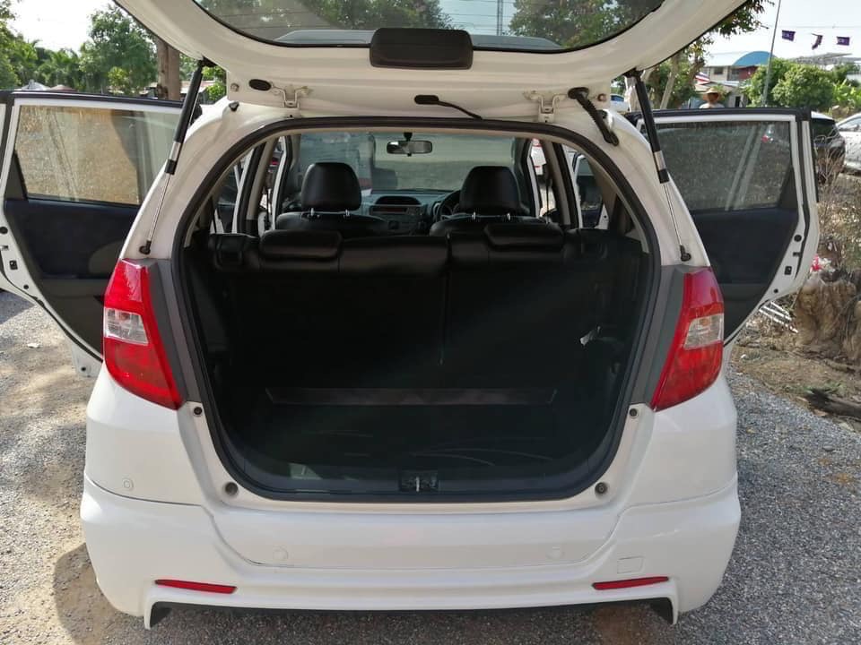 Honda Jazz GE ปี 2013 สีขาว (รูปที่ 10)