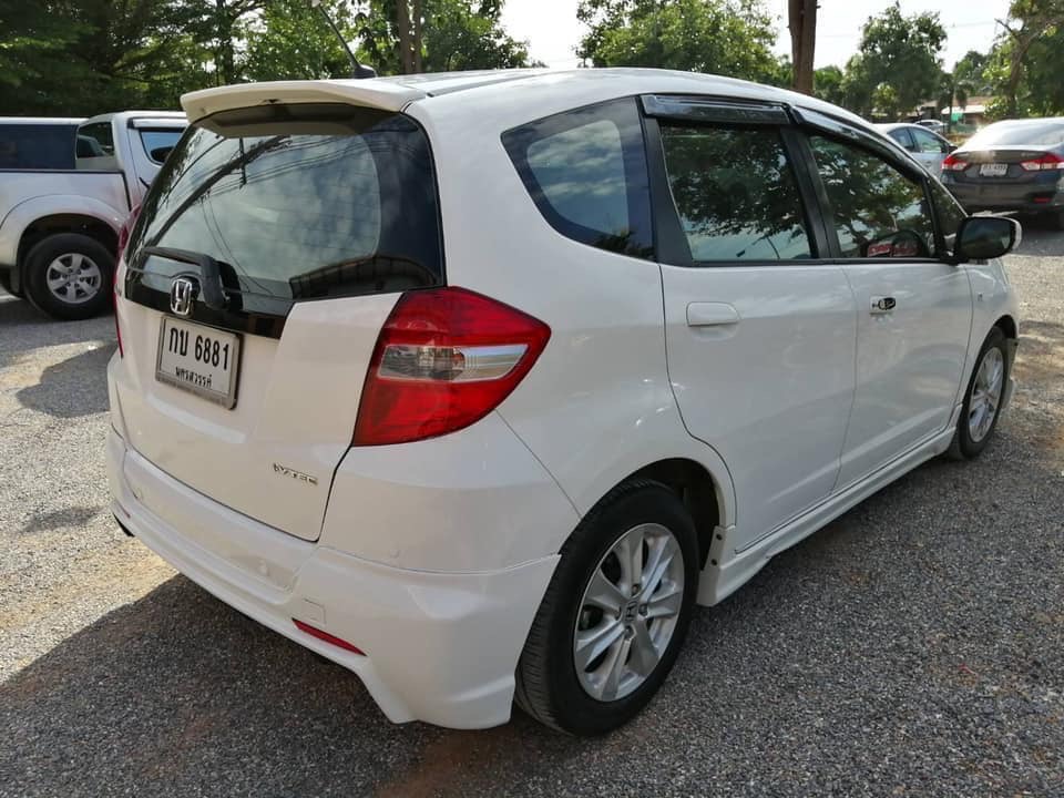 Honda Jazz GE ปี 2013 สีขาว (รูปที่ 3)