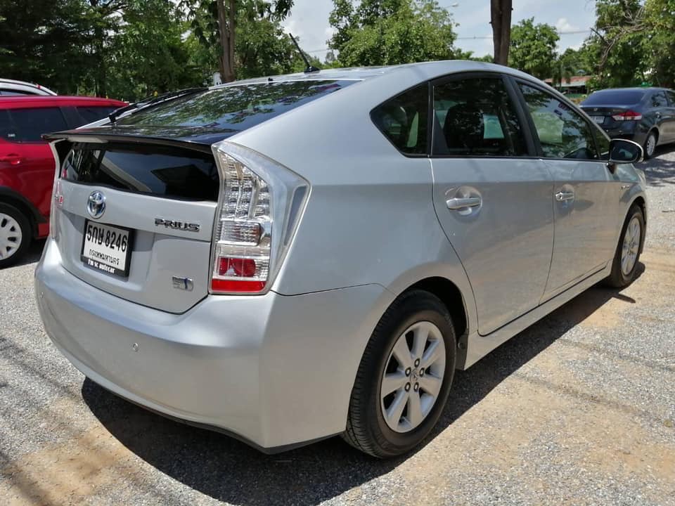 Toyota Prius ปี 2011 สีเงิน (รูปที่ 4)
