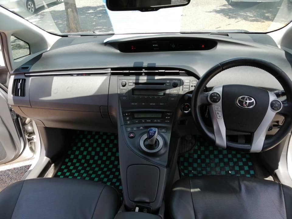 Toyota Prius ปี 2011 สีเงิน (รูปที่ 8)
