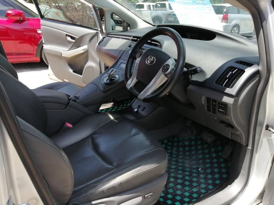 Toyota Prius ปี 2011 สีเงิน (รูปที่ 6)