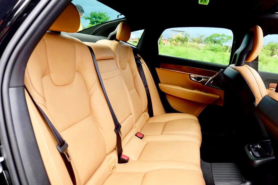 Volvo S90 ปี 2018 สีดำ (รูปที่ 15)