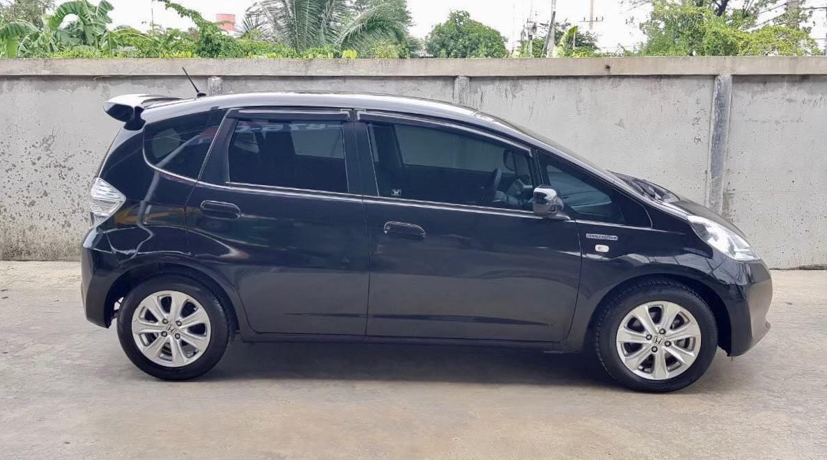 Honda Jazz GE ปี 2013 สีดำ (รูปที่ 6)