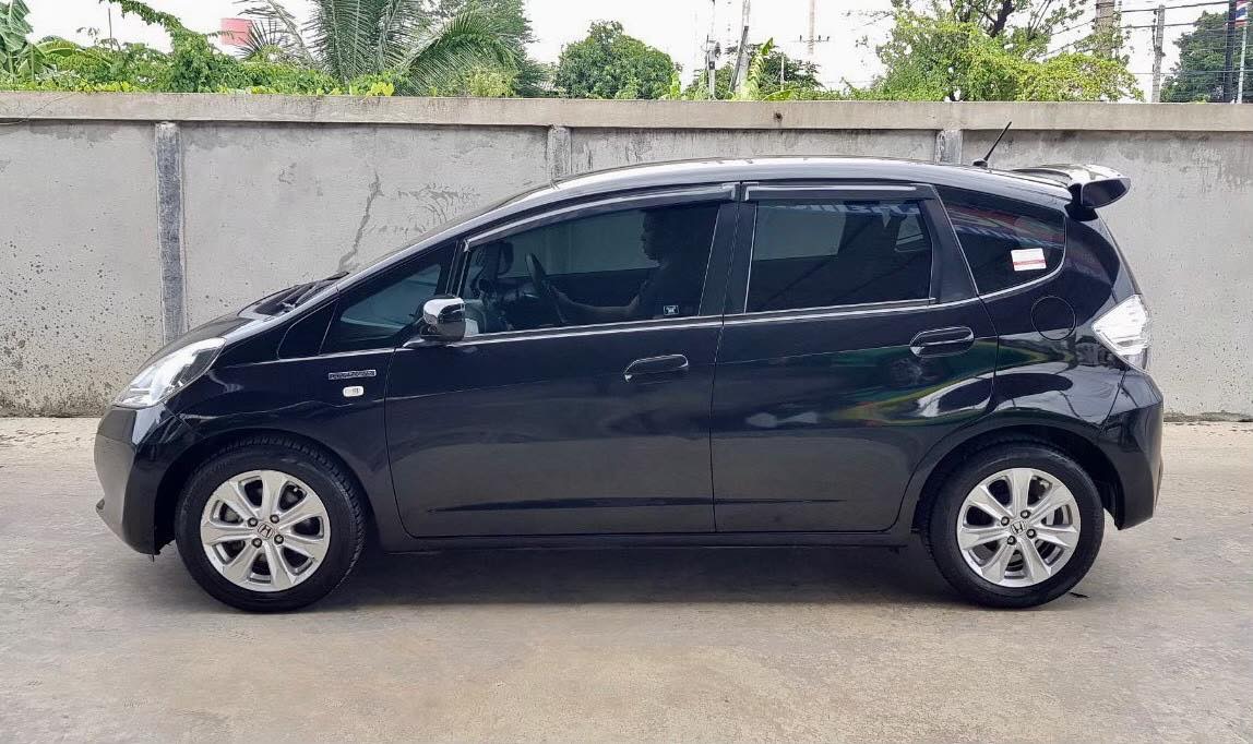 Honda Jazz GE ปี 2013 สีดำ (รูปที่ 5)