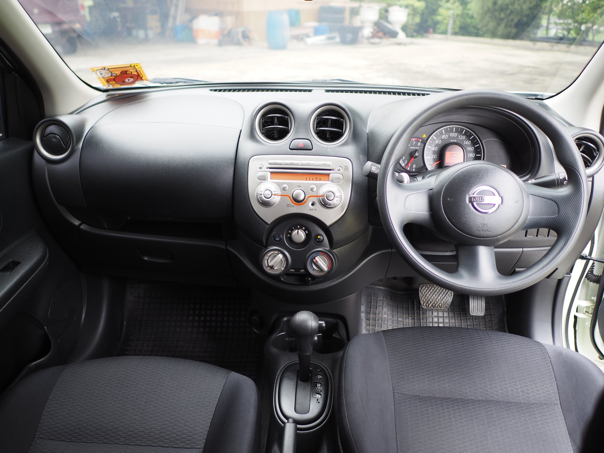 Nissan March ปี 2013 สีขาว (รูปที่ 6)