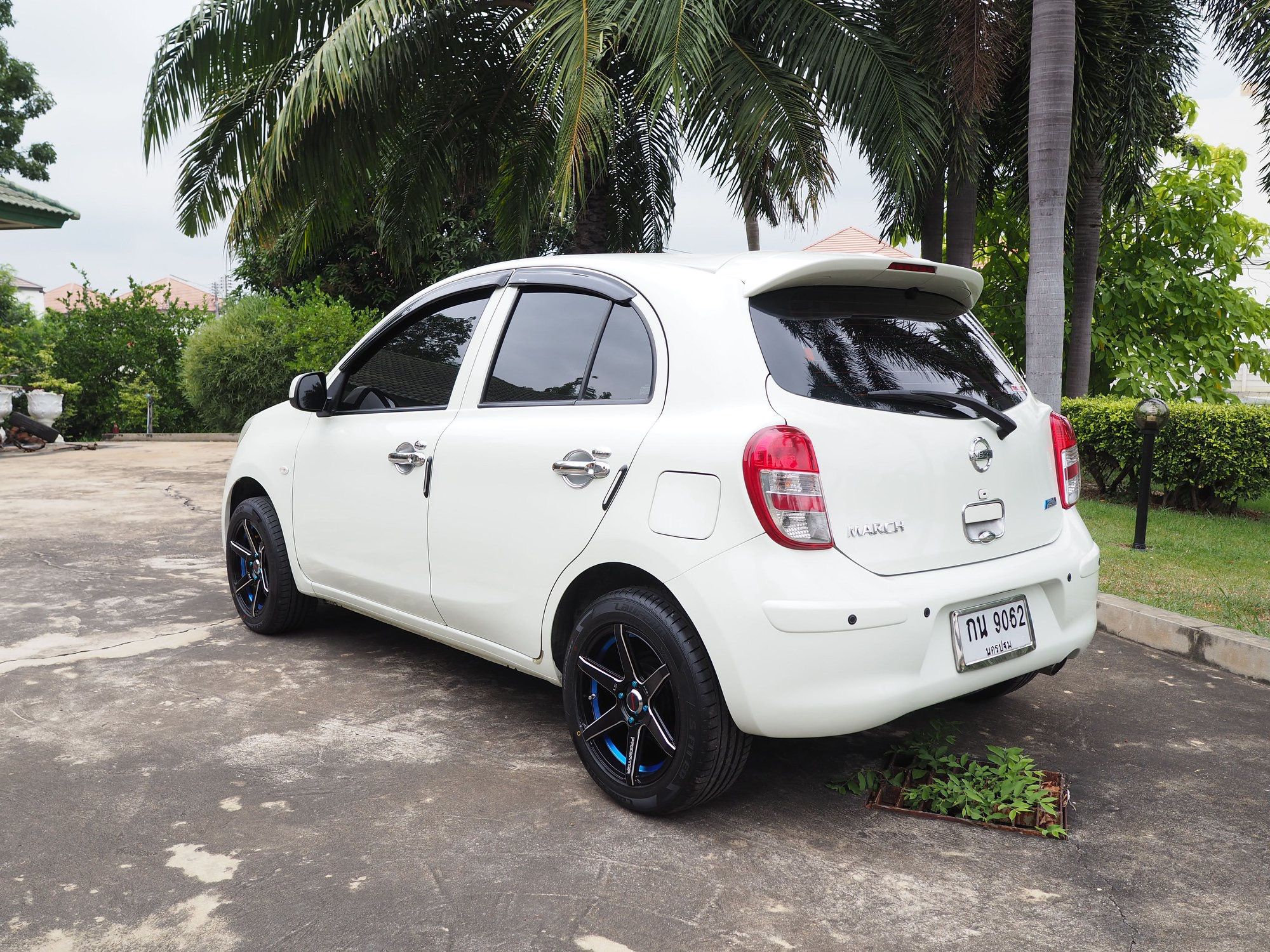 Nissan March ปี 2013 สีขาว (รูปที่ 2)