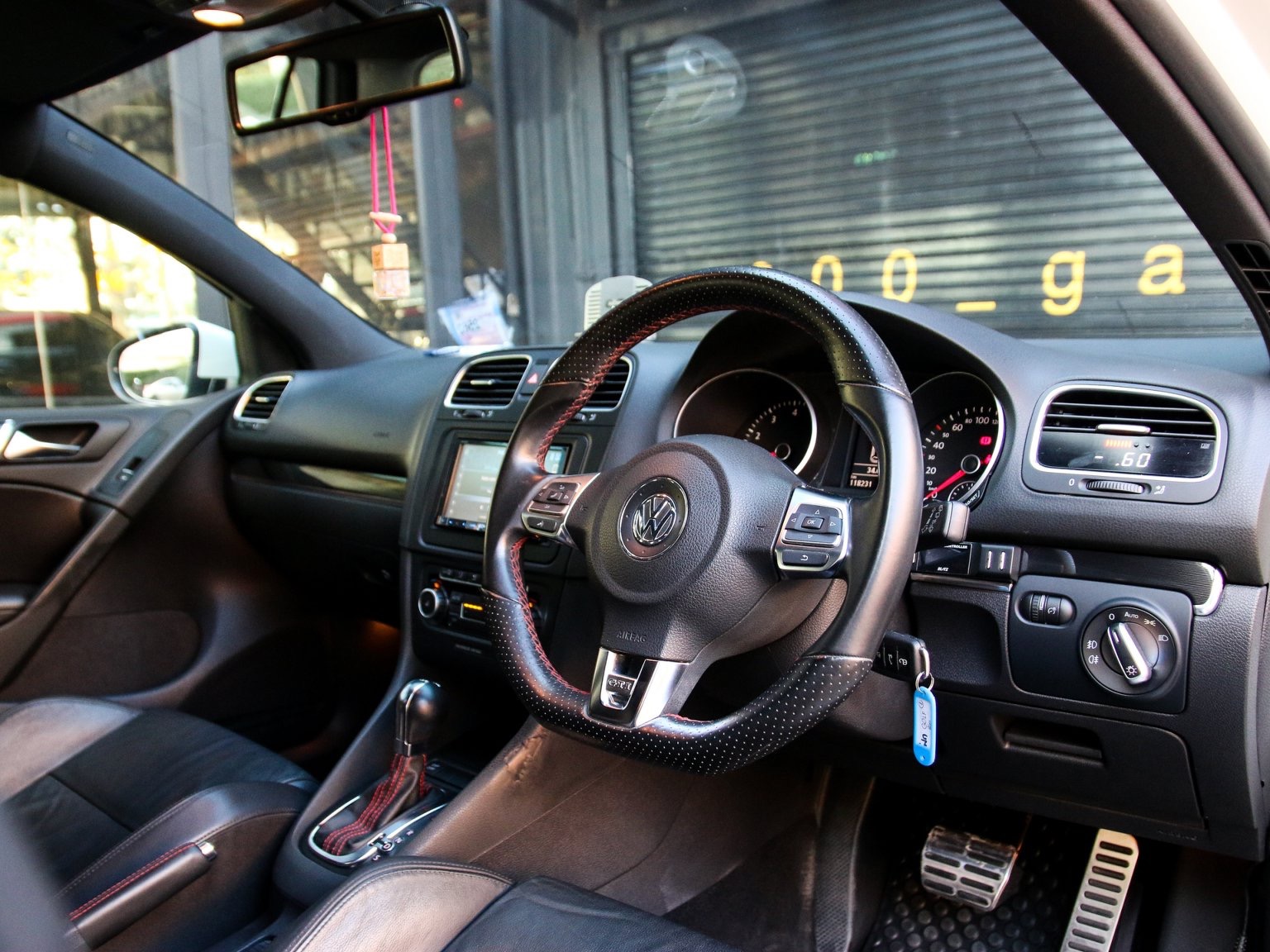Volkswagen Golf MK6 ปี 2011 สีขาว (รูปที่ 8)