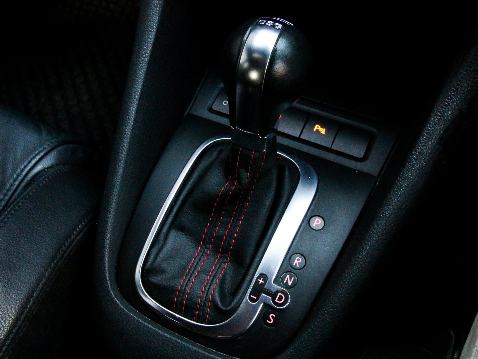 Volkswagen Golf MK6 ปี 2011 สีขาว (รูปที่ 7)