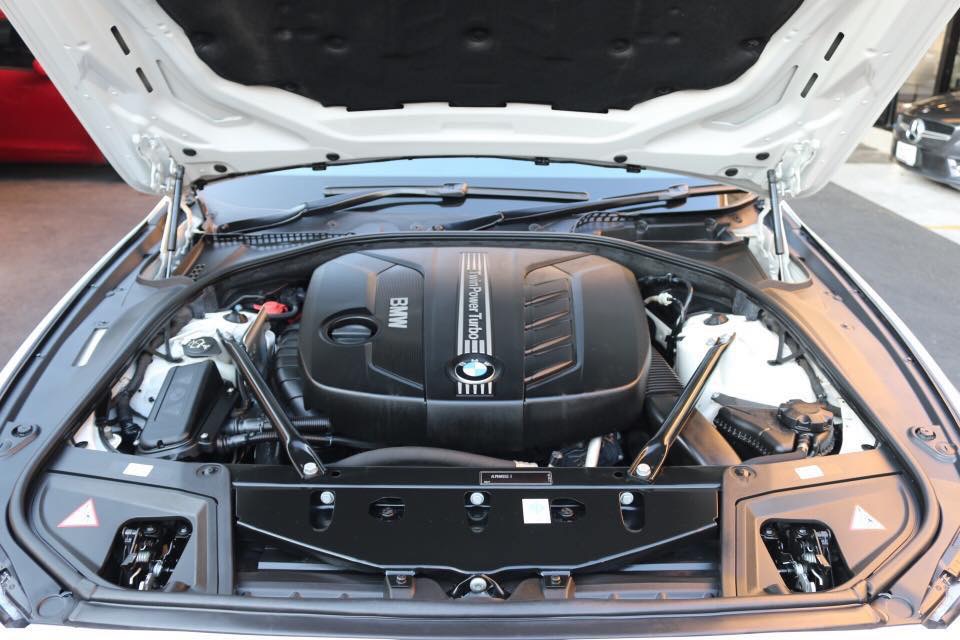 BMW 5 Series F10 525d ปี 2013 สีขาว (รูปที่ 21)